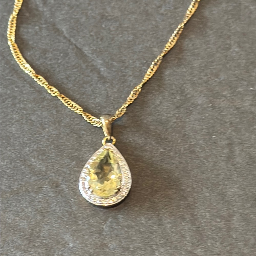Publishers Clearing House Goldtone Pendant Necklace